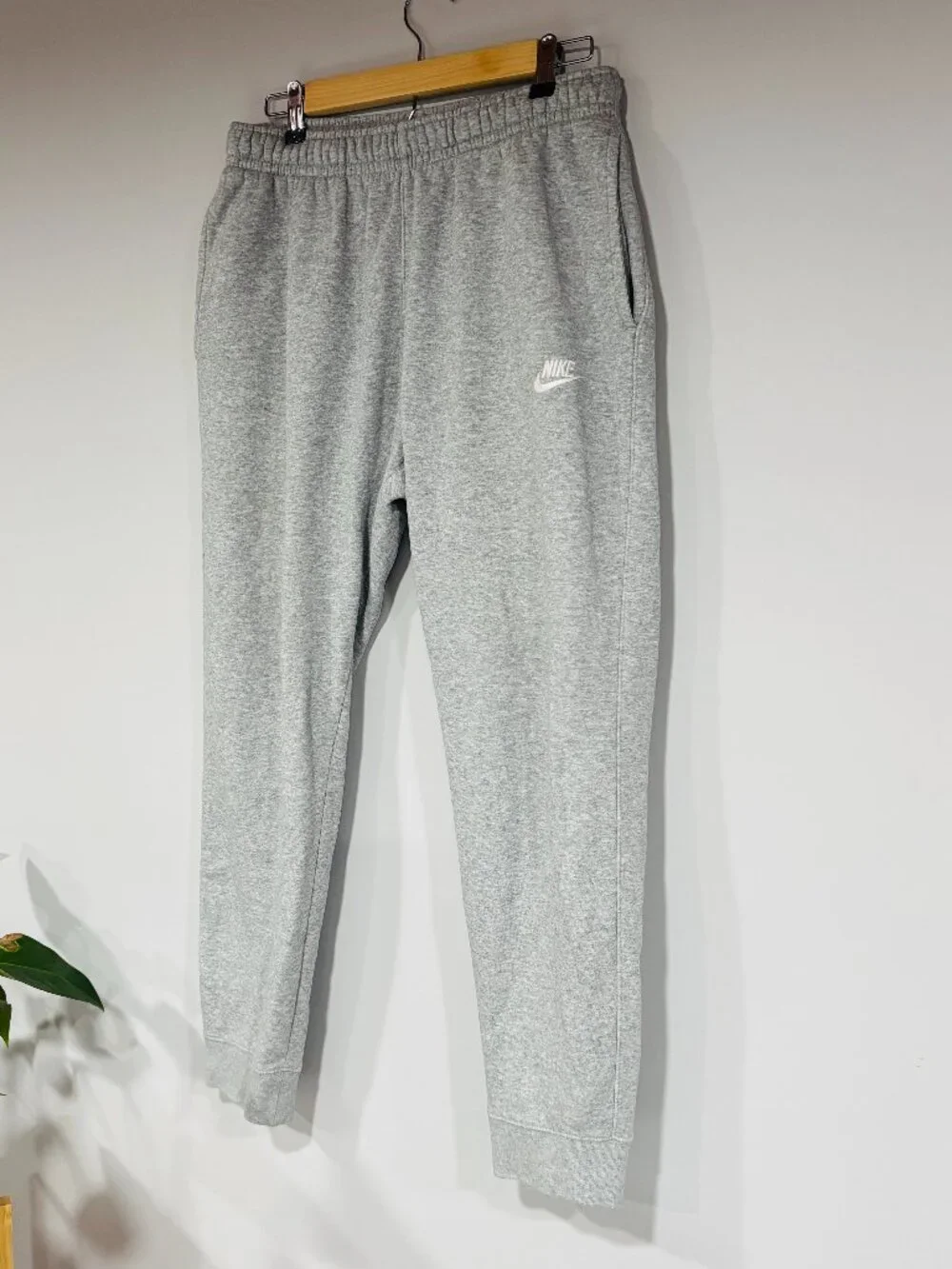 Nike Super Comfy Size Medium Jogger Pants
